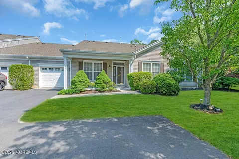 44 Autumntide Dr, Lakewood, NJ 08701