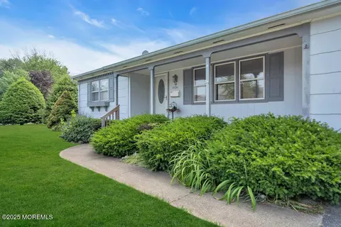 1131 Canal Dr, Point Pleasant, NJ 08742