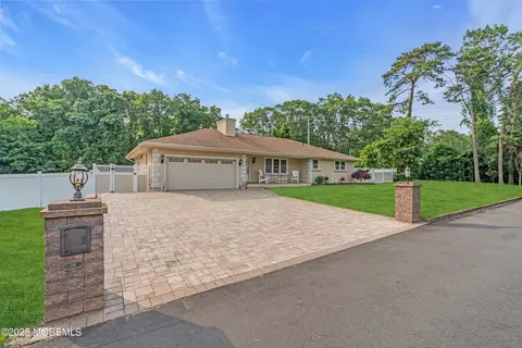 18 Pinewood Dr, Brick, NJ 08724
