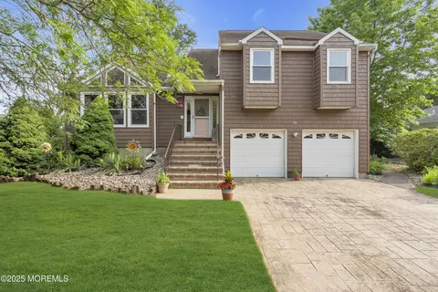 26 Shasta Ln, Toms River, NJ 08753