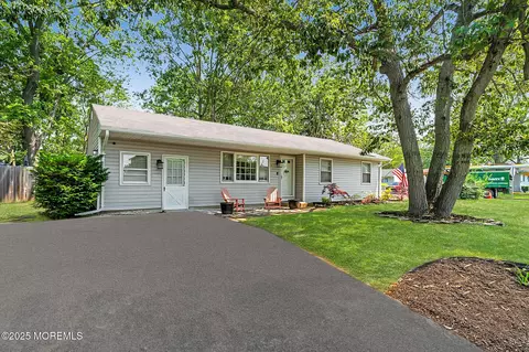 225 Huxley Dr, Brick, NJ 08723