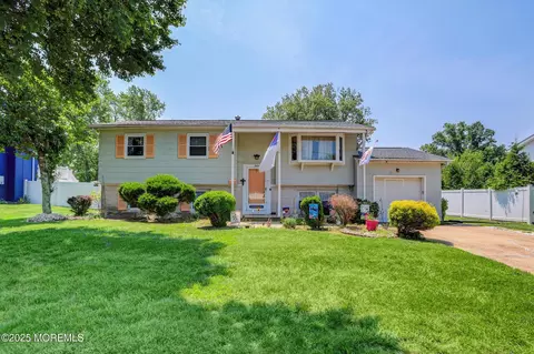 12 Steven Pl, Jackson, NJ 08527