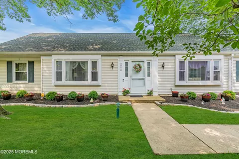 404 Newport Way # B, Monroe, NJ 08831