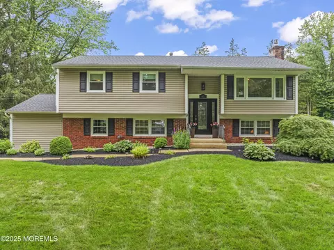 61 Mulberry Ln, Freehold, NJ 07728