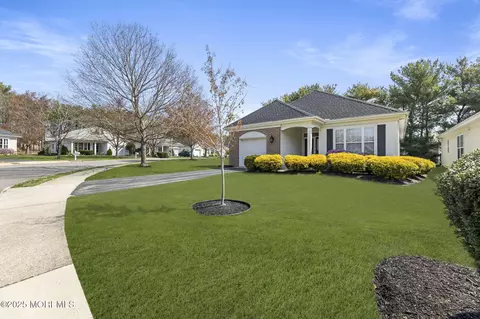 17 Evergreen Springs Dr, Lakewood, NJ 08701