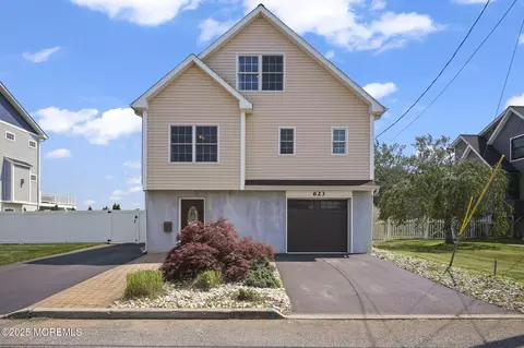 623 Park Ave, Port Monmouth, NJ 07758