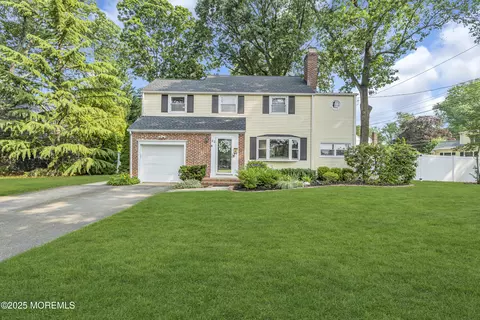 82 Ridge Rd, Fair Haven, NJ 07704