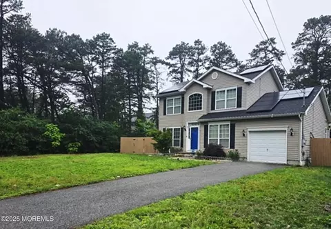 933 Ninth Ave, Toms River, NJ 08757