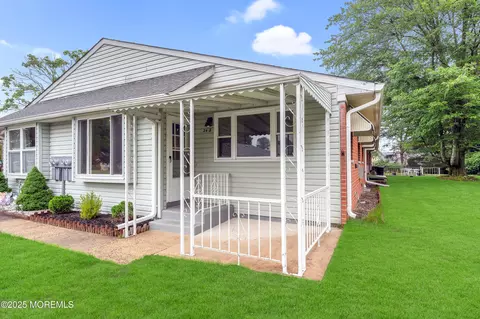 24 Ironside Dr #B, Whiting, NJ 08759