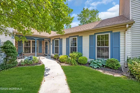 6 Claridge Ct # 5, Freehold, NJ 07728