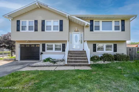 500 Buttonwood Dr, Lanoka Harbor, NJ 08734