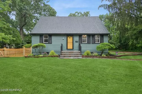 4 Griffin Pl, Ocean, NJ 07712