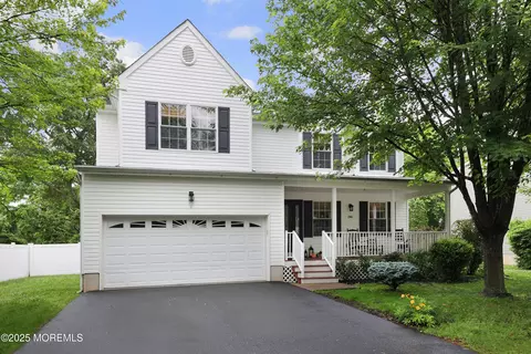 246 Church St, Belford, NJ 07718