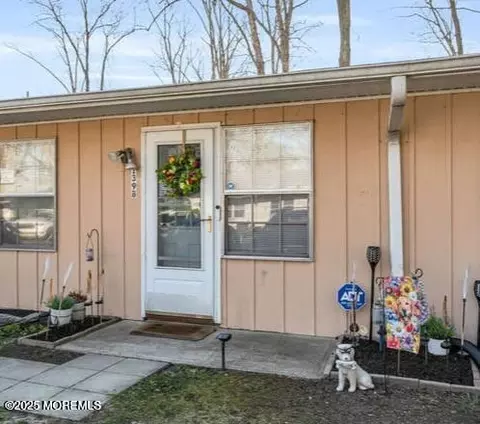 139 Farrington Ct # B, Lakewood, NJ 08701