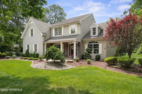 7 Oak Leaf Dr, Plumsted, NJ 08533