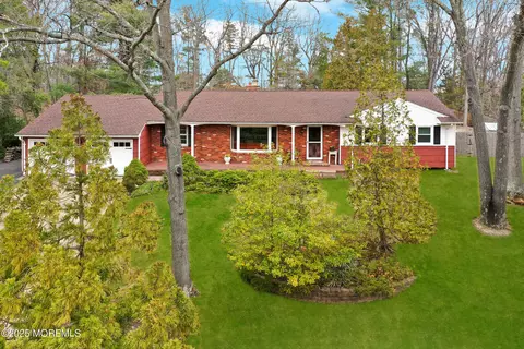 119 Sandspring Dr, Eatontown, NJ 07724
