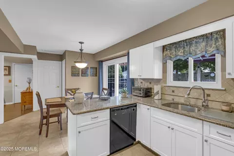 32 Kiwi Loop, Howell, NJ 07731 photo 12