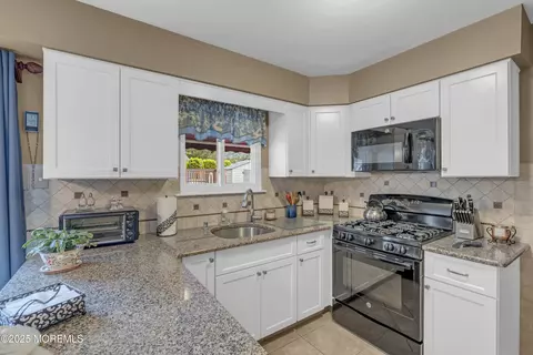 32 Kiwi Loop, Howell, NJ 07731 photo 11