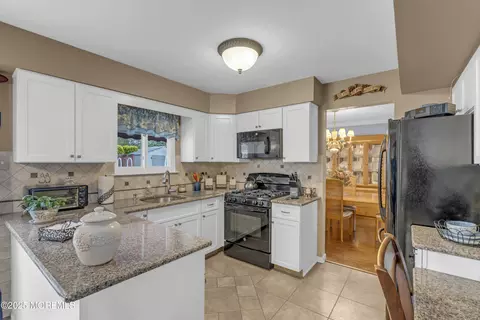 32 Kiwi Loop, Howell, NJ 07731 photo 10