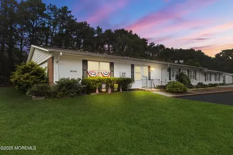 1034 Aberdeen Dr #E, Lakewood, NJ 08701