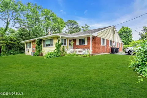 4 Flamingo Ter #A, Manchester, NJ 08759