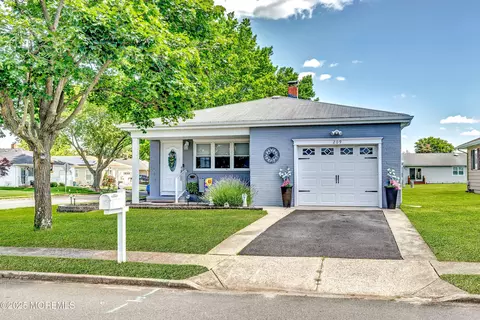 209 Bonaire Dr, Toms River, NJ 08757