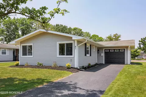 81 Clay Cir, Brick, NJ 08724
