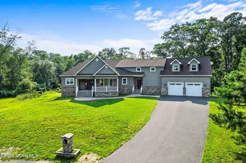 7 Rodeo Ct, Howell, NJ 07731