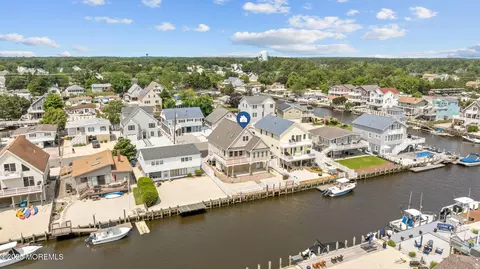 10 Chesapeake Ct, Little Egg Harbor, NJ 08087