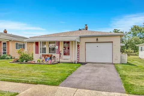 15 Rodhos St, Toms River, NJ 08757