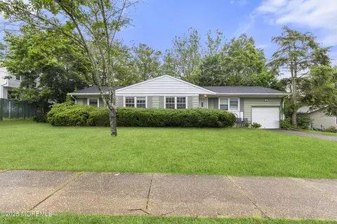 31 Amherst St, Lakewood, NJ 08701