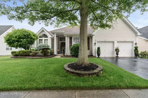 28 Jumping Brook Ln, Barnegat, NJ 08005