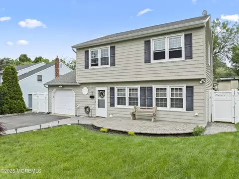 6 Convent Ct, Hazlet, NJ 07730