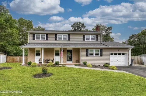 15 Liverpool Ct, Toms River, NJ 08753