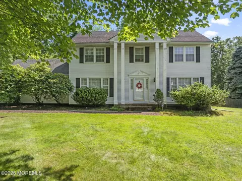 3 Winthrop Dr, Holmdel, NJ 07733