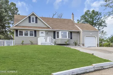 14 Regal Ct, Toms River, NJ 08753