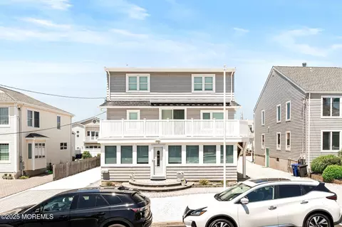 3 Newark Ave, Lavallette, NJ 08735