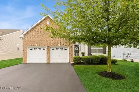 10 Inkberry Ln, Howell, NJ 07731