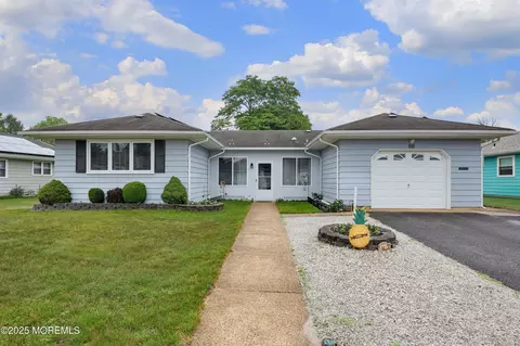 88 Scarborough Pl, Toms River, NJ 08757