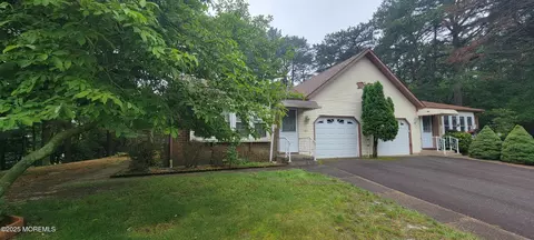 16 Ivy Ct #A, Whiting, NJ 08759