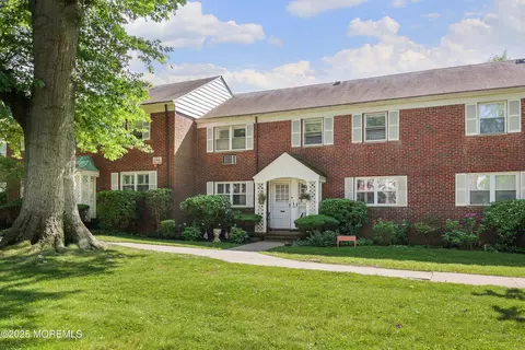 131 Manor Dr, Red Bank, NJ 07701