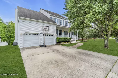40 Gristmill Rd, Howell, NJ 07731
