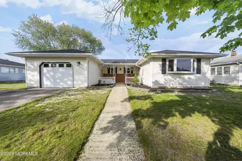 20 Tivoli St, Toms River, NJ 08757