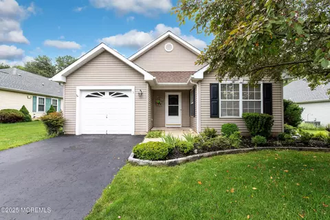 3 Woodspring Ln, Whiting, NJ 08759