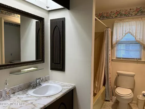 Bath - 5 Lamb Rd, Brick, NJ 08724 photo 1 of 3