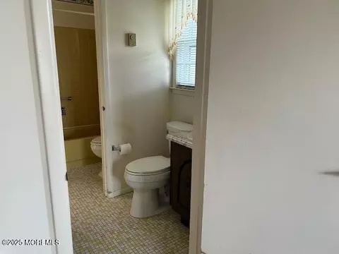 Bath - 5 Lamb Rd, Brick, NJ 08724 photo 3 of 3