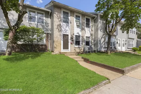 108 Tudor Ct, Lakewood, NJ 08701