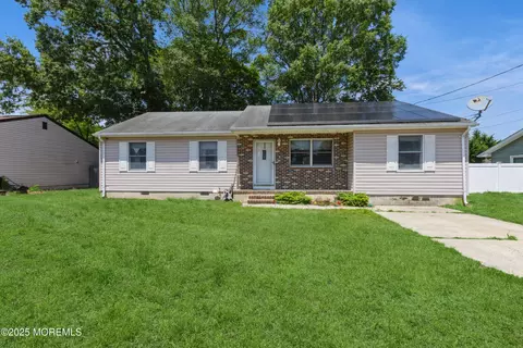 214 Conifer Dr, Forked River, NJ 08731