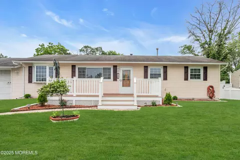 30 N Maplewood Dr, Brick, NJ 08723