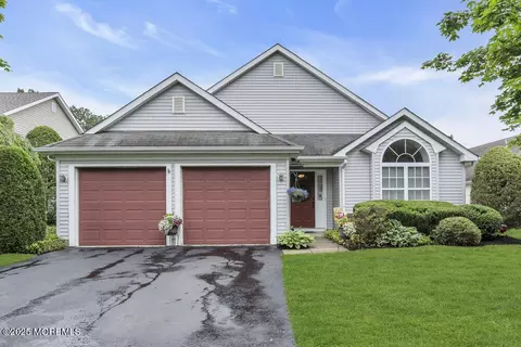 35 Rosewood Dr, Lakewood, NJ 08701